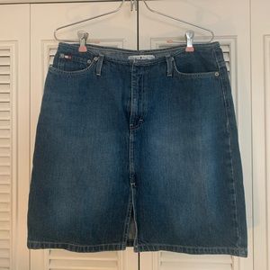 Vintage Tommy Hilfiger denim skirt.Size 12.Great condition and so cute!